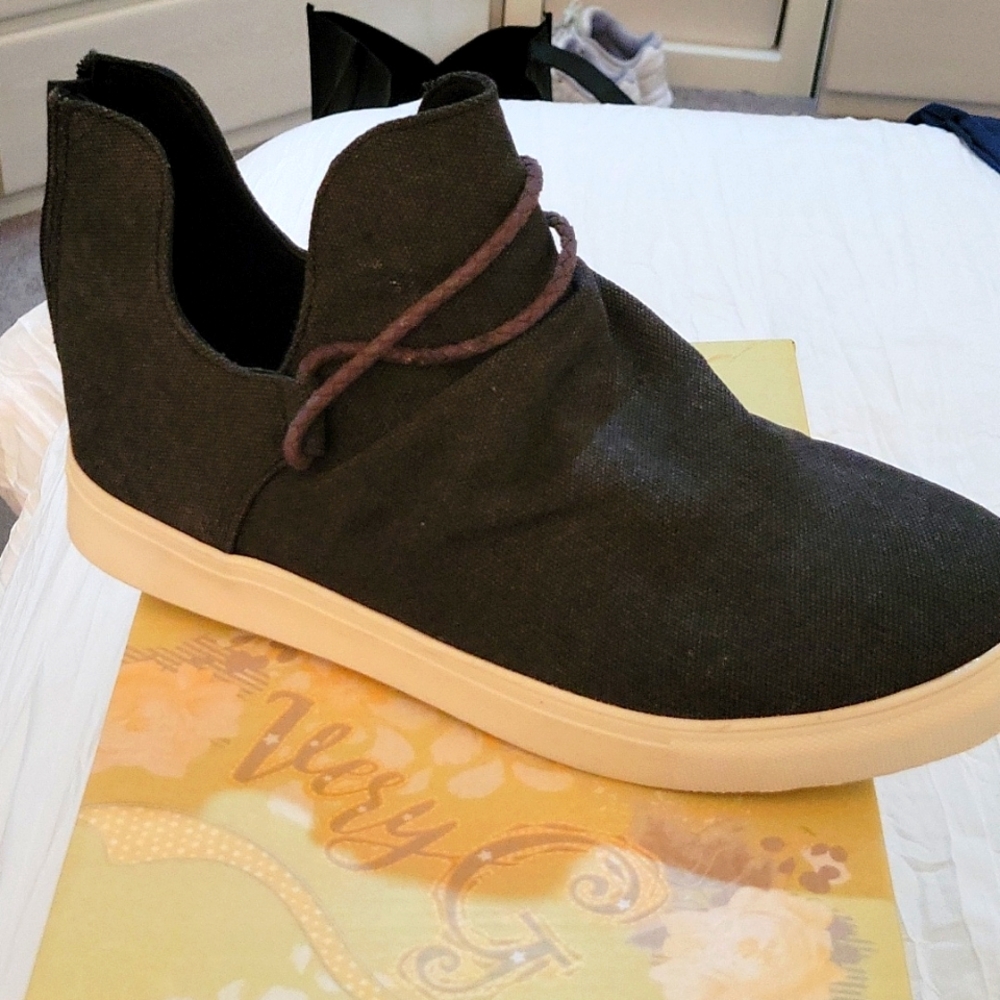 VERY G BLACK LEGACY SNEAKERS